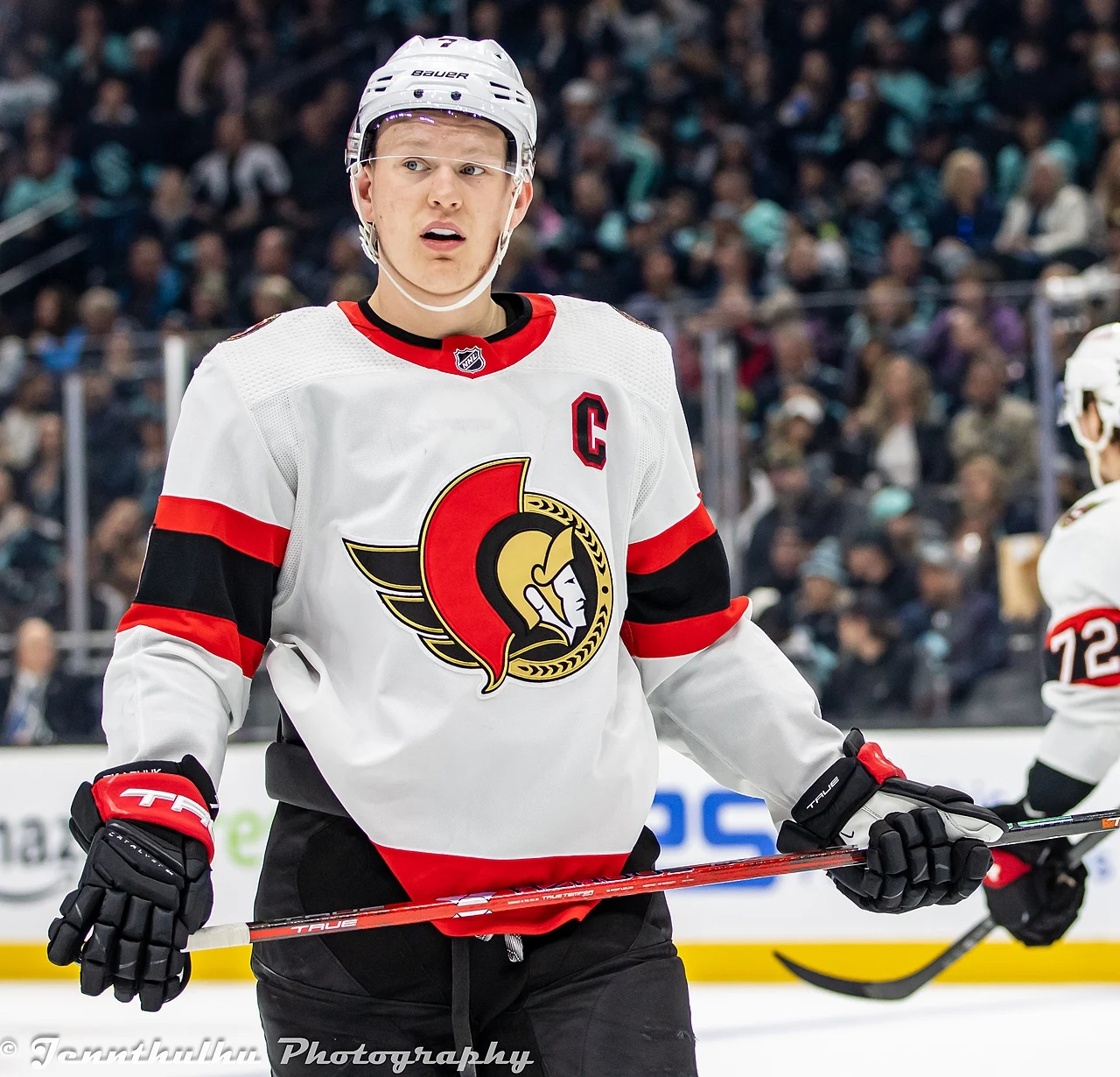 Brady Tkachuk con la camiseta de los Ottawa Senators en un partido en Seattle en marzo de 2023, imagen de archivo
