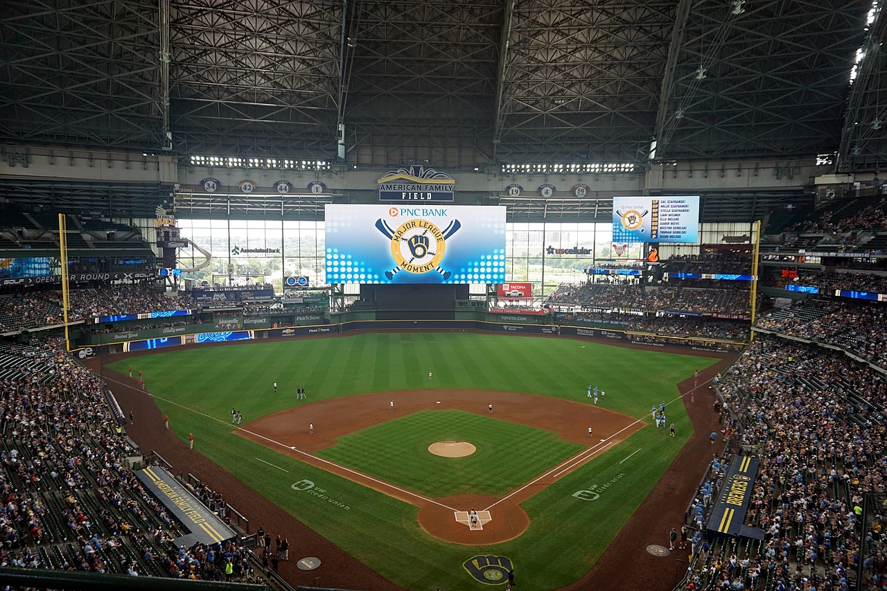 El American Family Field de Milwaukee antes de un partido de los Brewers en 2024, imagen de archivo